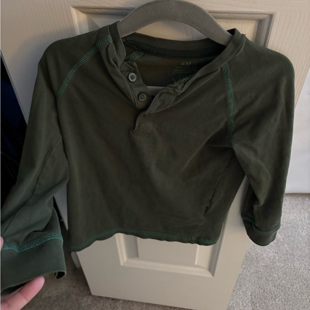 ToddlerโBoy Size 2-4Y Green H&M Henley Top